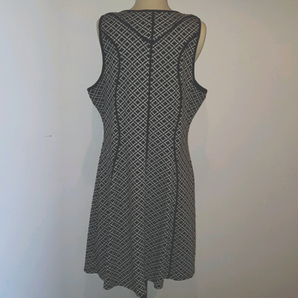 Dress - Picture 5 of 8